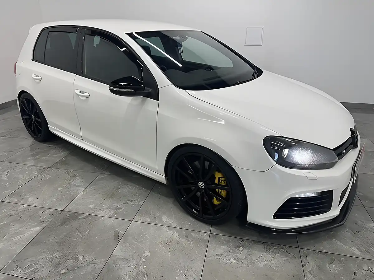 Used 2010 Volkswagen Golf R White - Interior and Exterior details 3