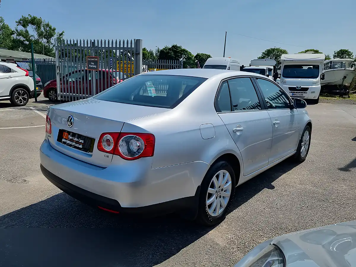 Used 2010 Volkswagen Jetta S Silver - Interior and Exterior details 10