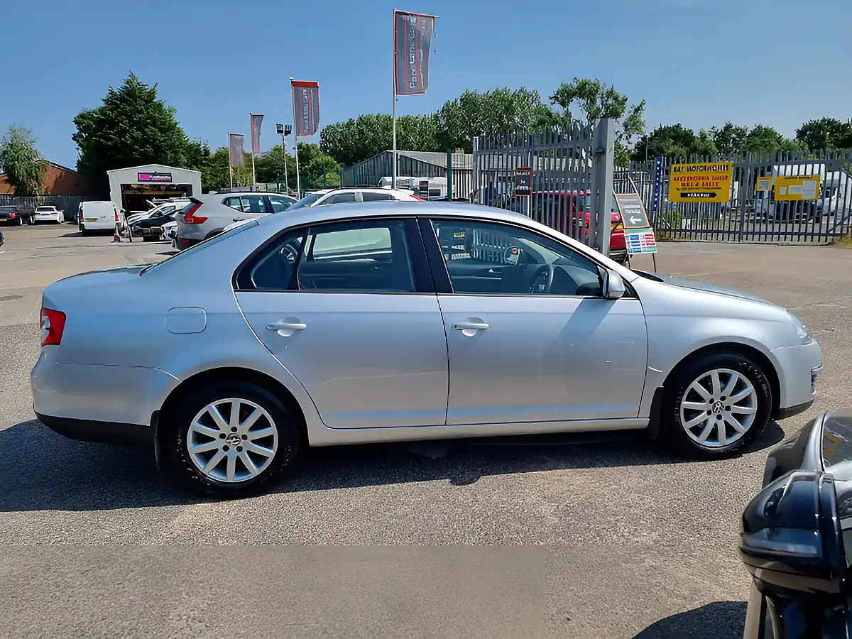 Used 2010 Volkswagen Jetta S Silver - Interior and Exterior details 11