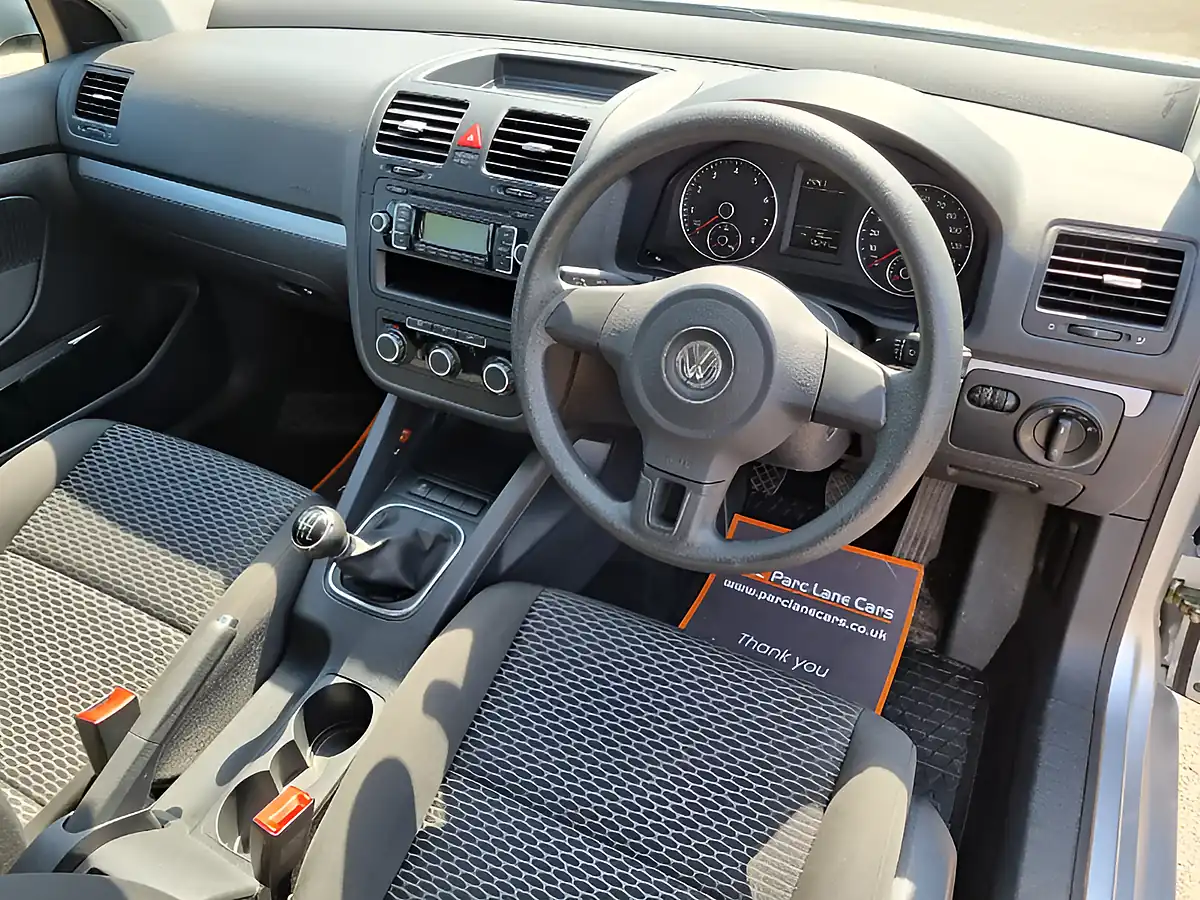 Used 2010 Volkswagen Jetta S Silver - Interior and Exterior details 13