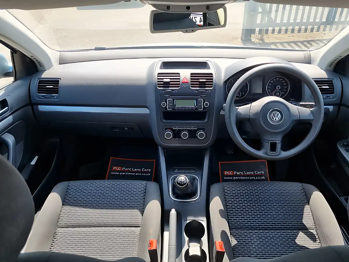 Used 2010 Volkswagen Jetta S Silver - Interior and Exterior details 16