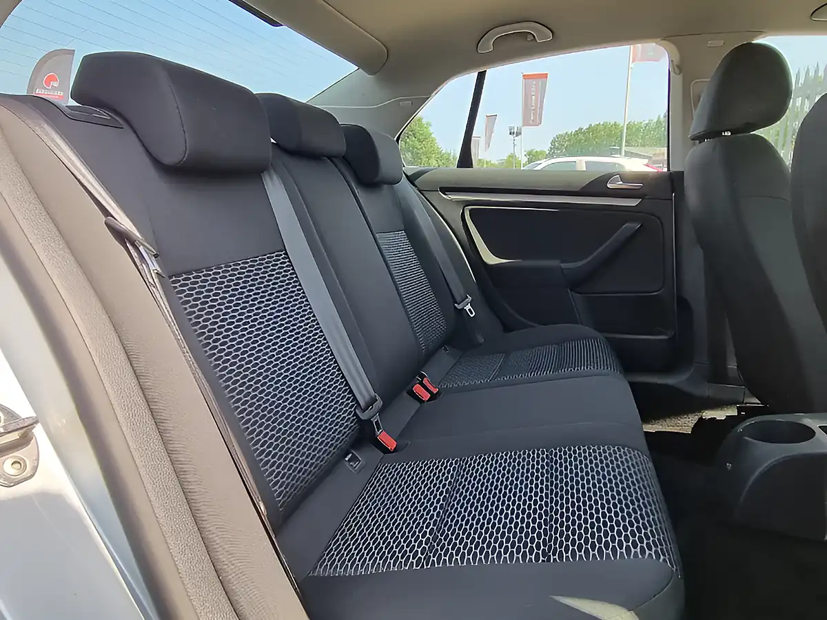 Used 2010 Volkswagen Jetta S Silver - Interior and Exterior details 18