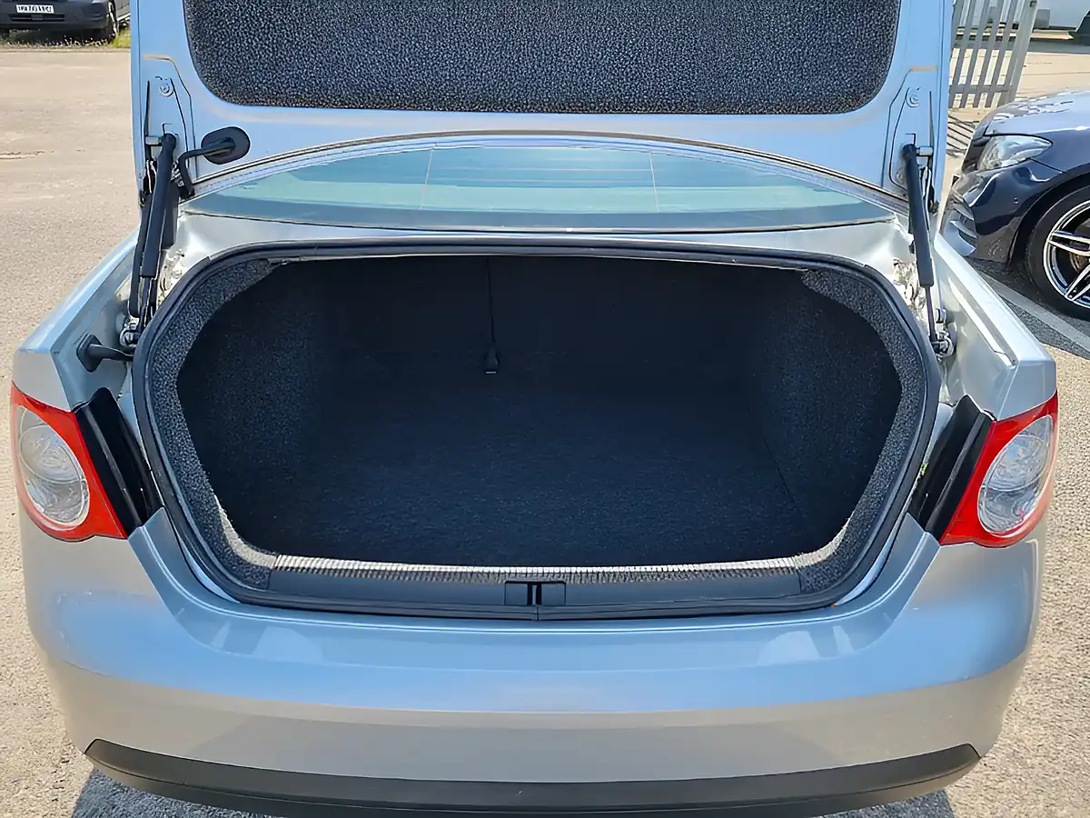 Used 2010 Volkswagen Jetta S Silver - Interior and Exterior details 19