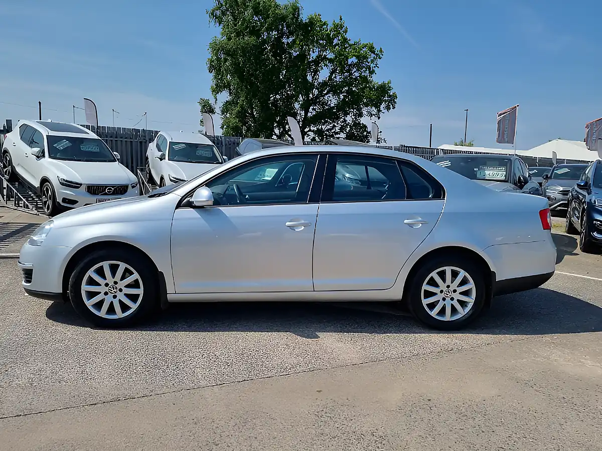 Used 2010 Volkswagen Jetta S Silver - Interior and Exterior details 6
