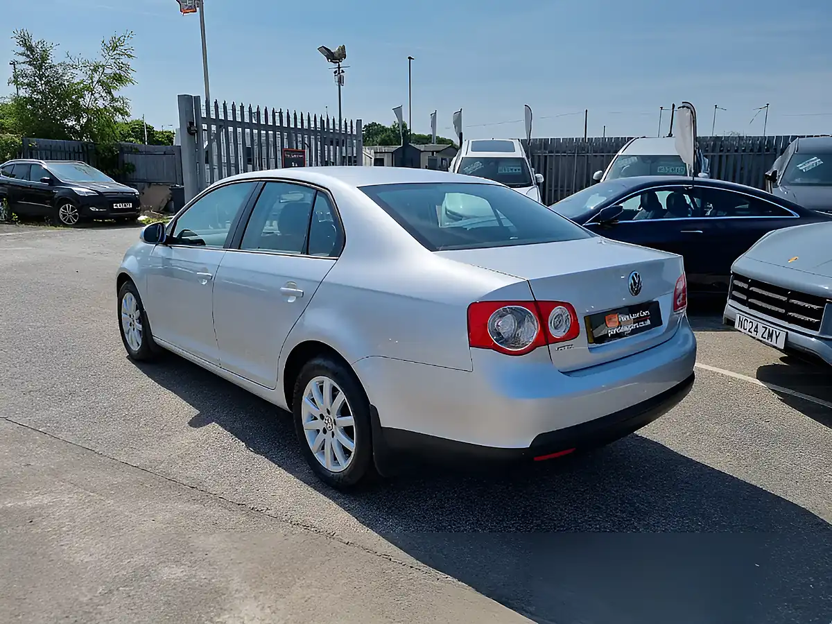 Used 2010 Volkswagen Jetta S Silver - Interior and Exterior details 8
