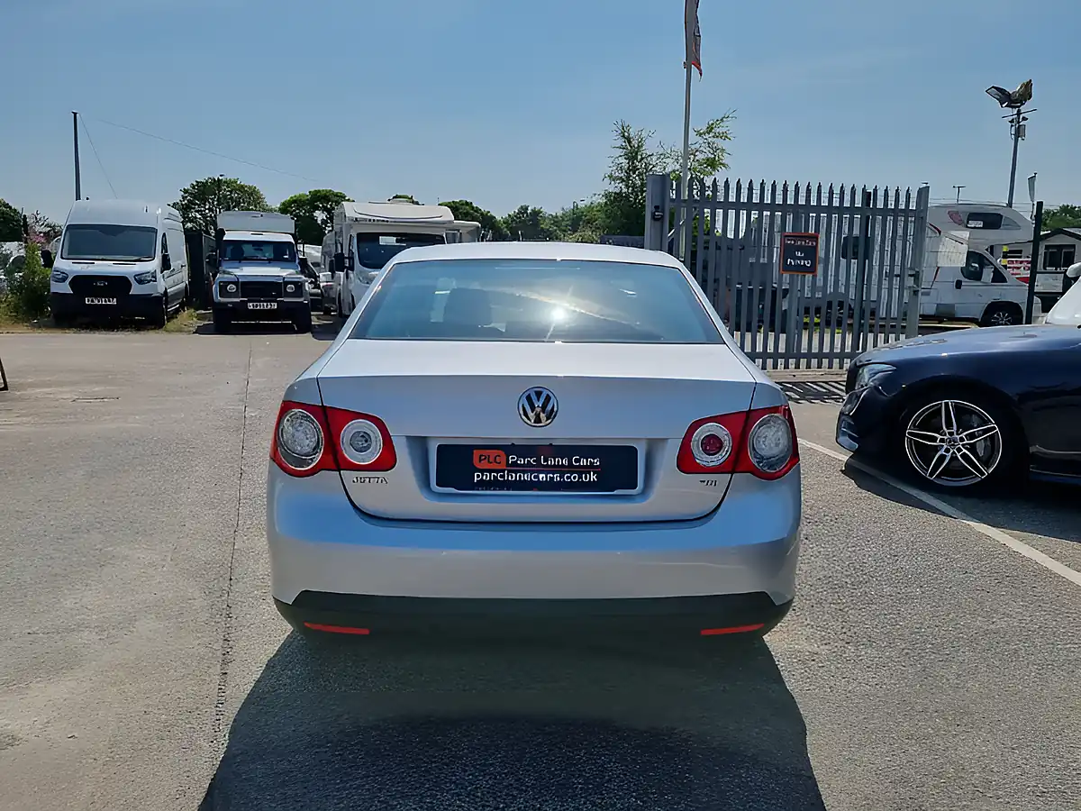 Used 2010 Volkswagen Jetta S Silver - Interior and Exterior details 9