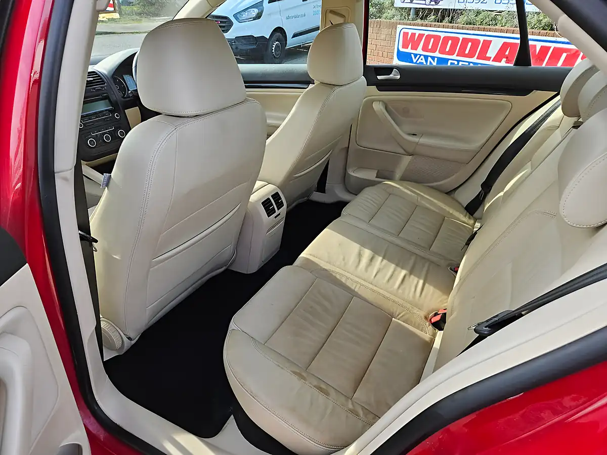 Used 2010 Volkswagen Jetta Se Red - Interior and Exterior details 10