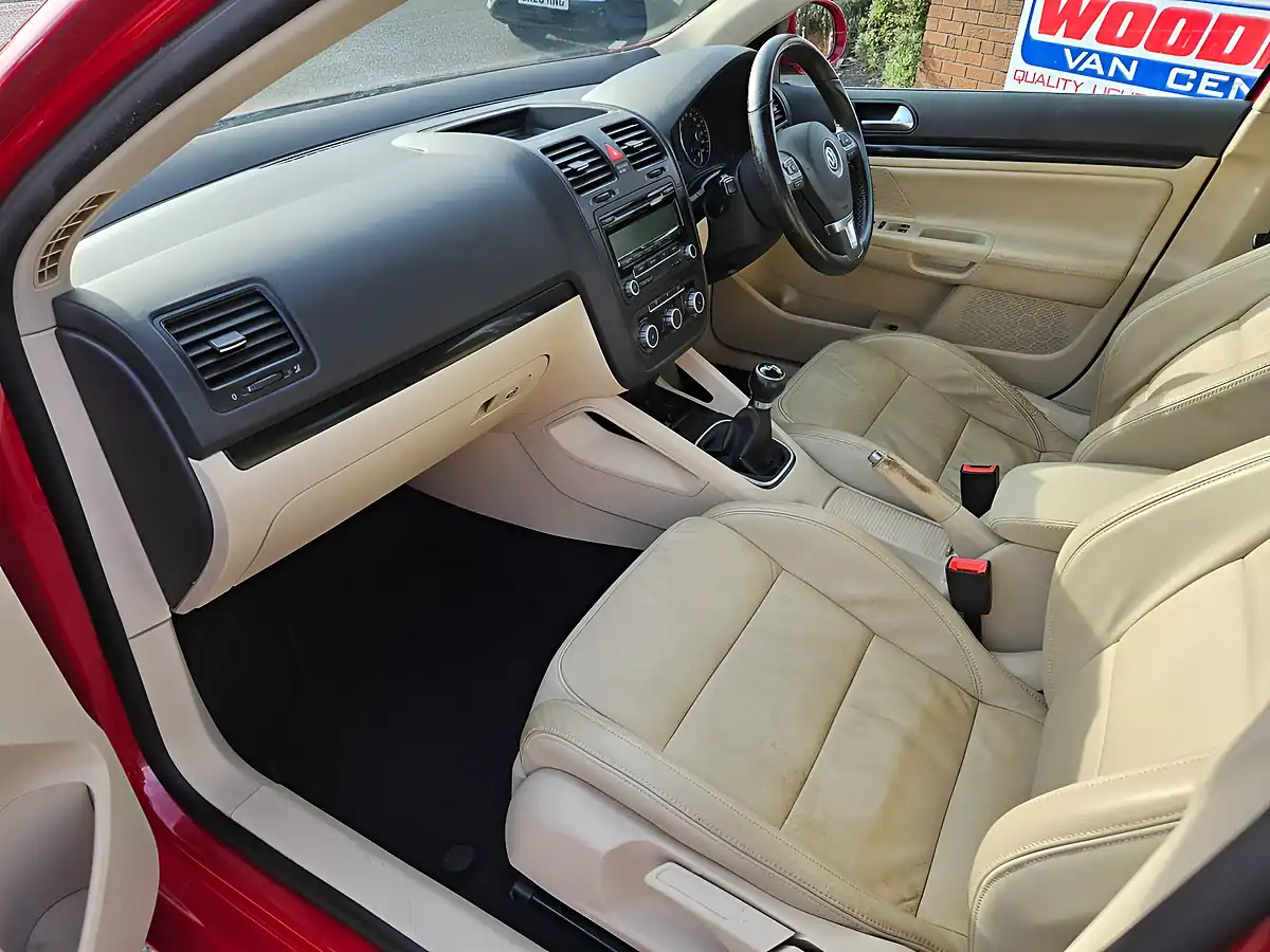 Used 2010 Volkswagen Jetta Se Red - Interior and Exterior details 11