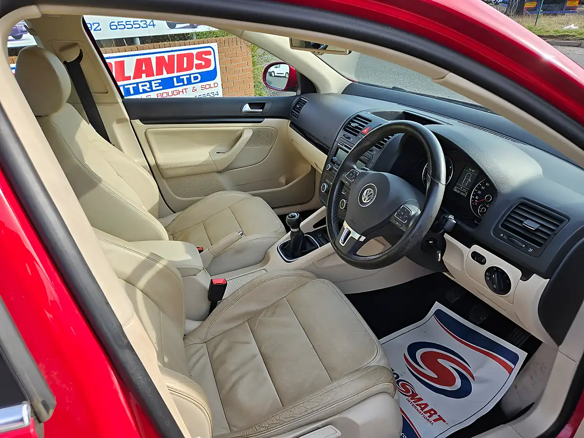 Used 2010 Volkswagen Jetta Se Red - Interior and Exterior details 12