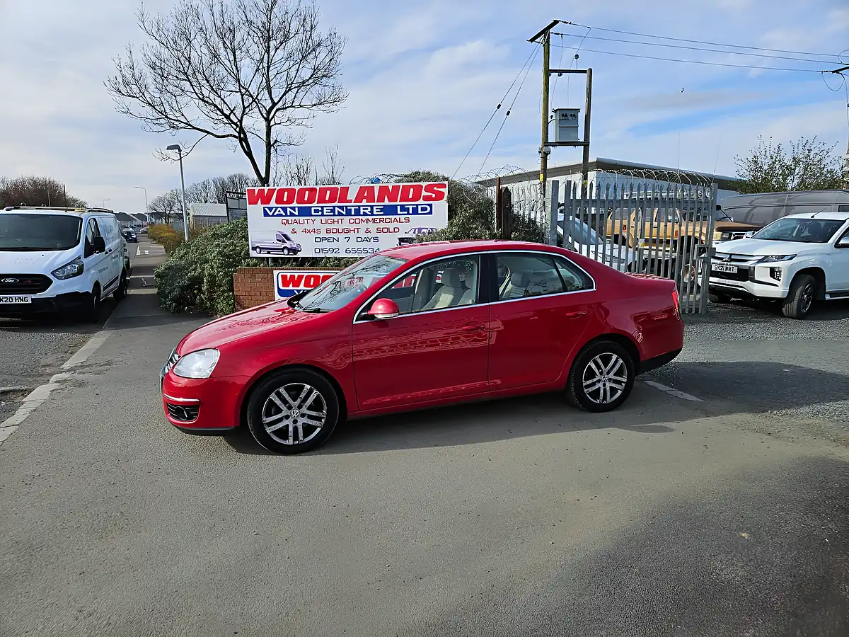 Used 2010 Volkswagen Jetta Se Red - Interior and Exterior details 5
