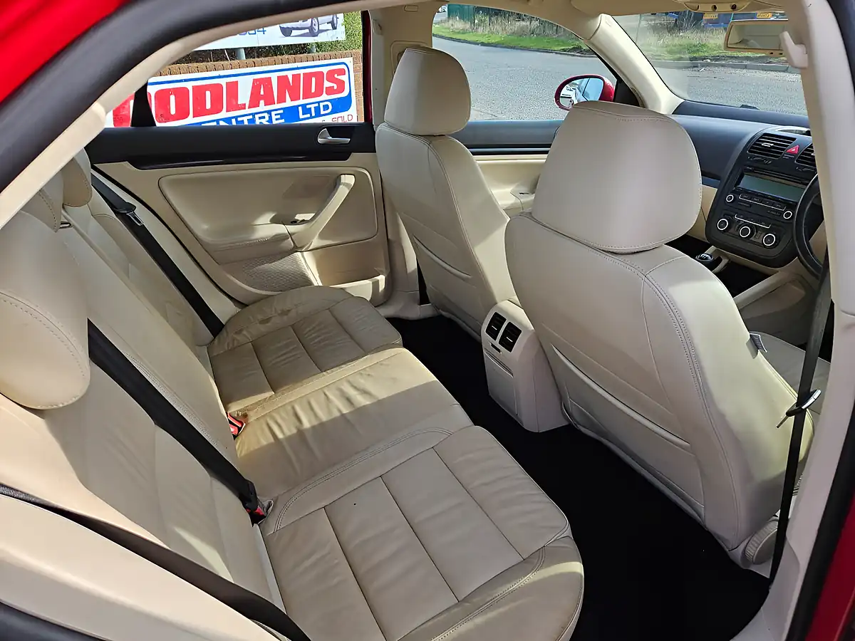 Used 2010 Volkswagen Jetta Se Red - Interior and Exterior details 9