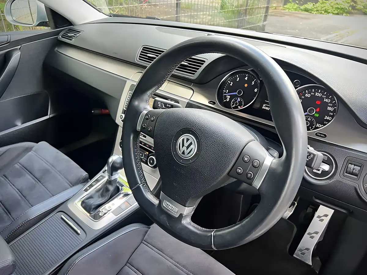 Used 2010 Volkswagen Passat Estate Silver - Interior and Exterior details 13