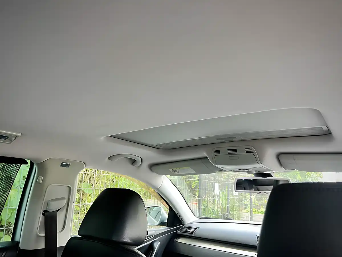 Used 2010 Volkswagen Passat Estate Silver - Interior and Exterior details 17