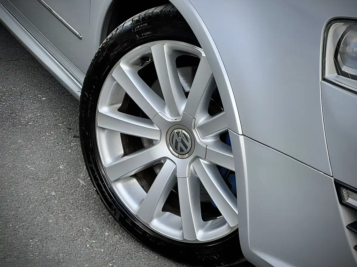 Used 2010 Volkswagen Passat Estate Silver - Interior and Exterior details 3