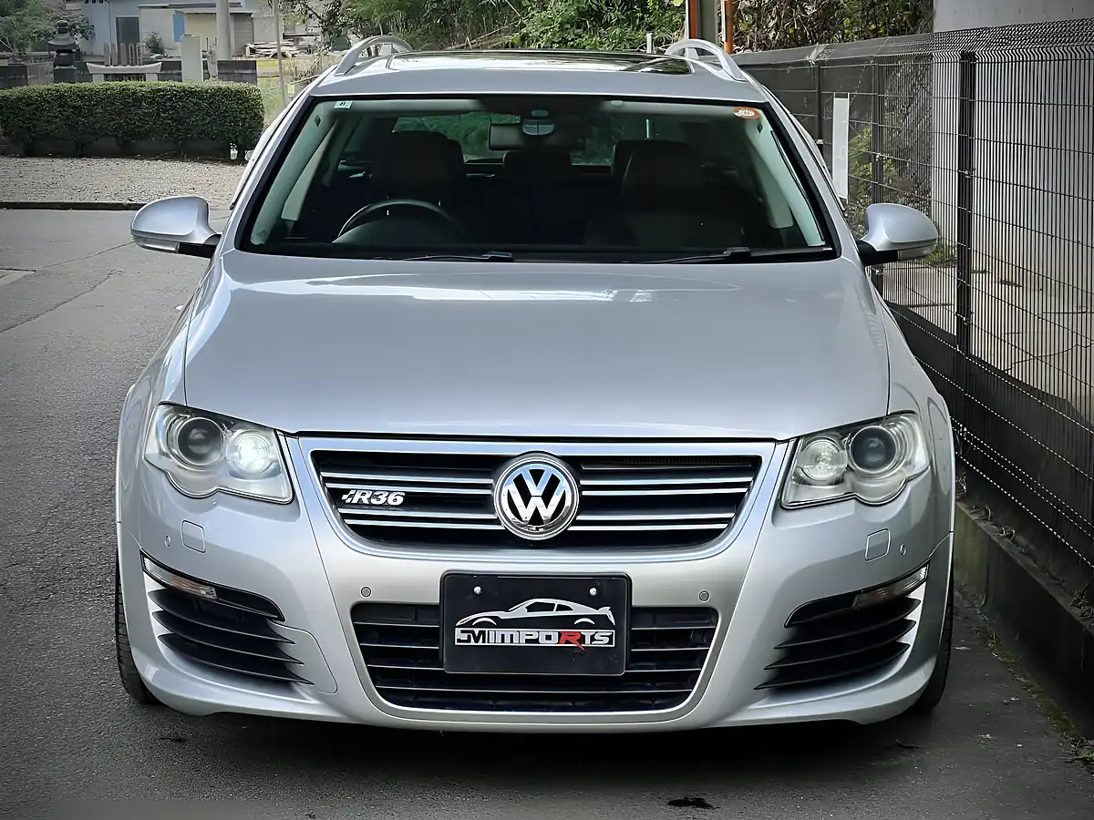 Used 2010 Volkswagen Passat Estate Silver - Interior and Exterior details 5