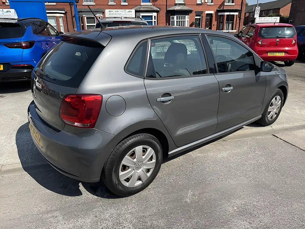 Used 2010 Volkswagen Polo S Nimbus Grey - Interior and Exterior details 10