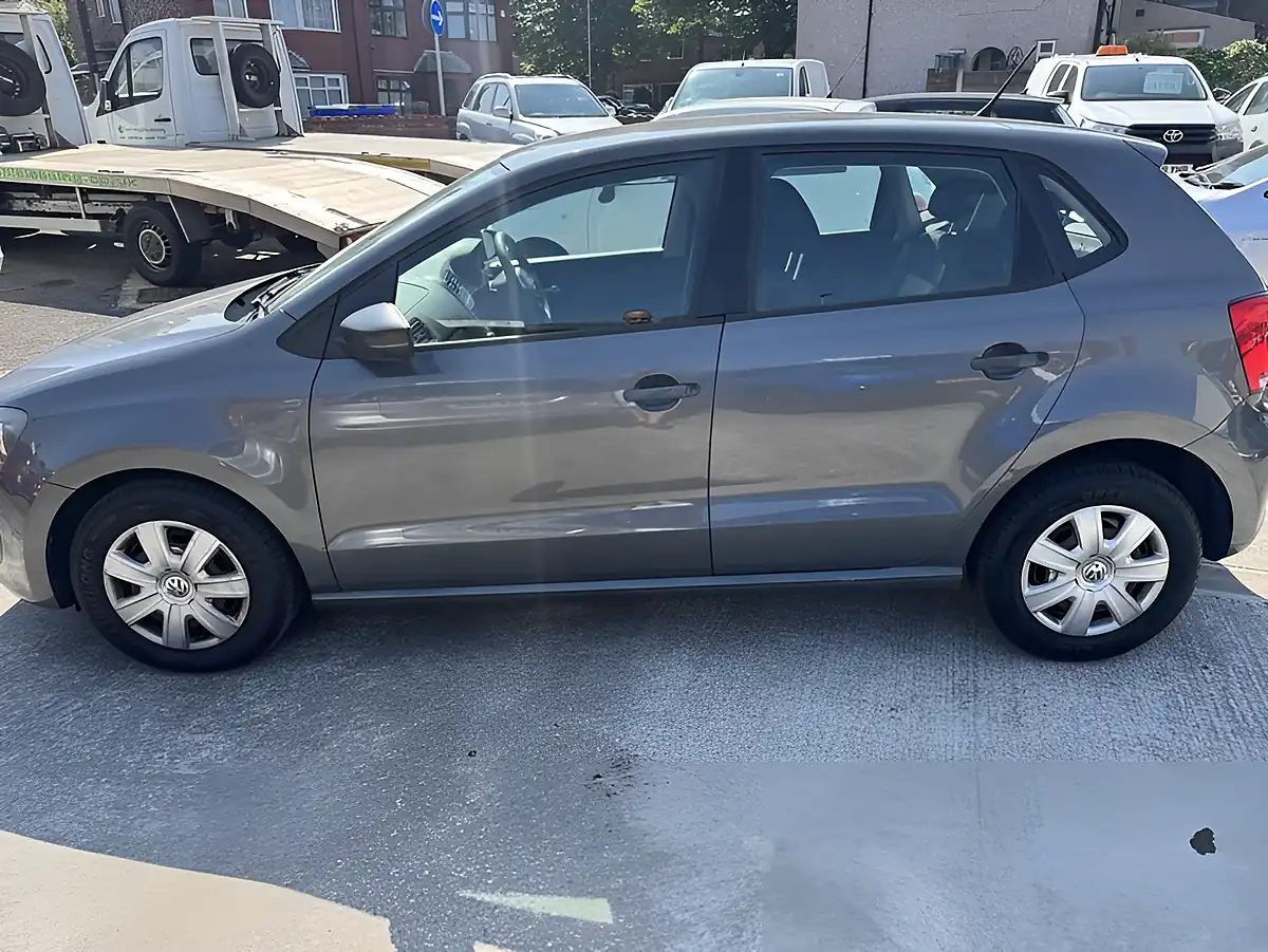 Used 2010 Volkswagen Polo S Nimbus Grey - Interior and Exterior details 6