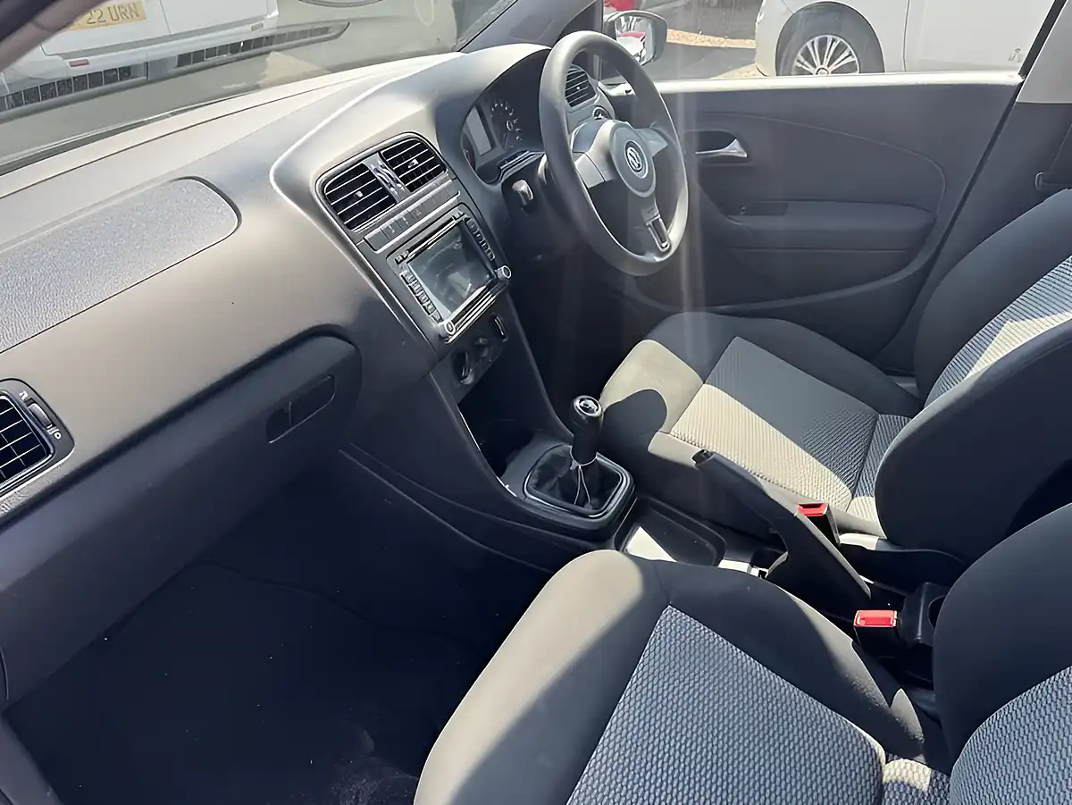 Used 2010 Volkswagen Polo S Nimbus Grey - Interior and Exterior details 7