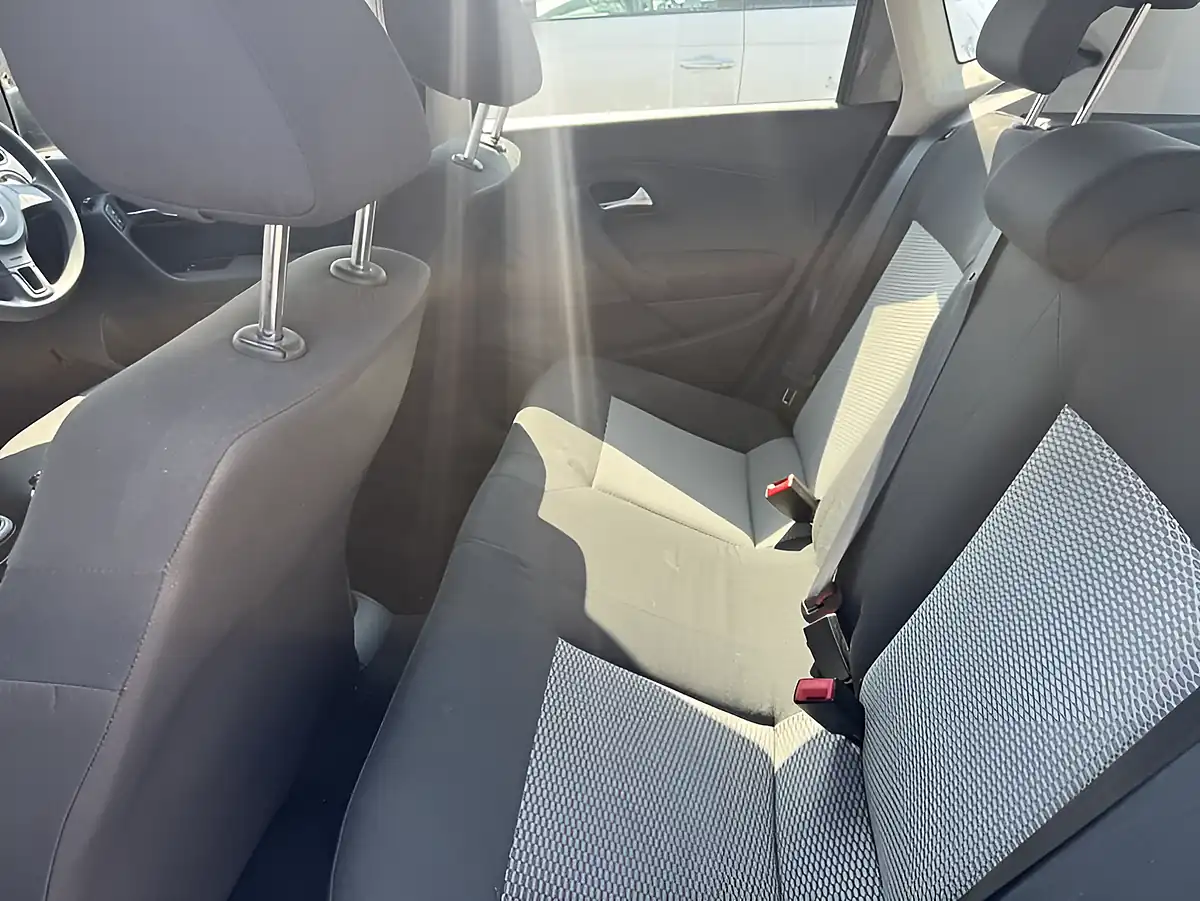 Used 2010 Volkswagen Polo S Nimbus Grey - Interior and Exterior details 8