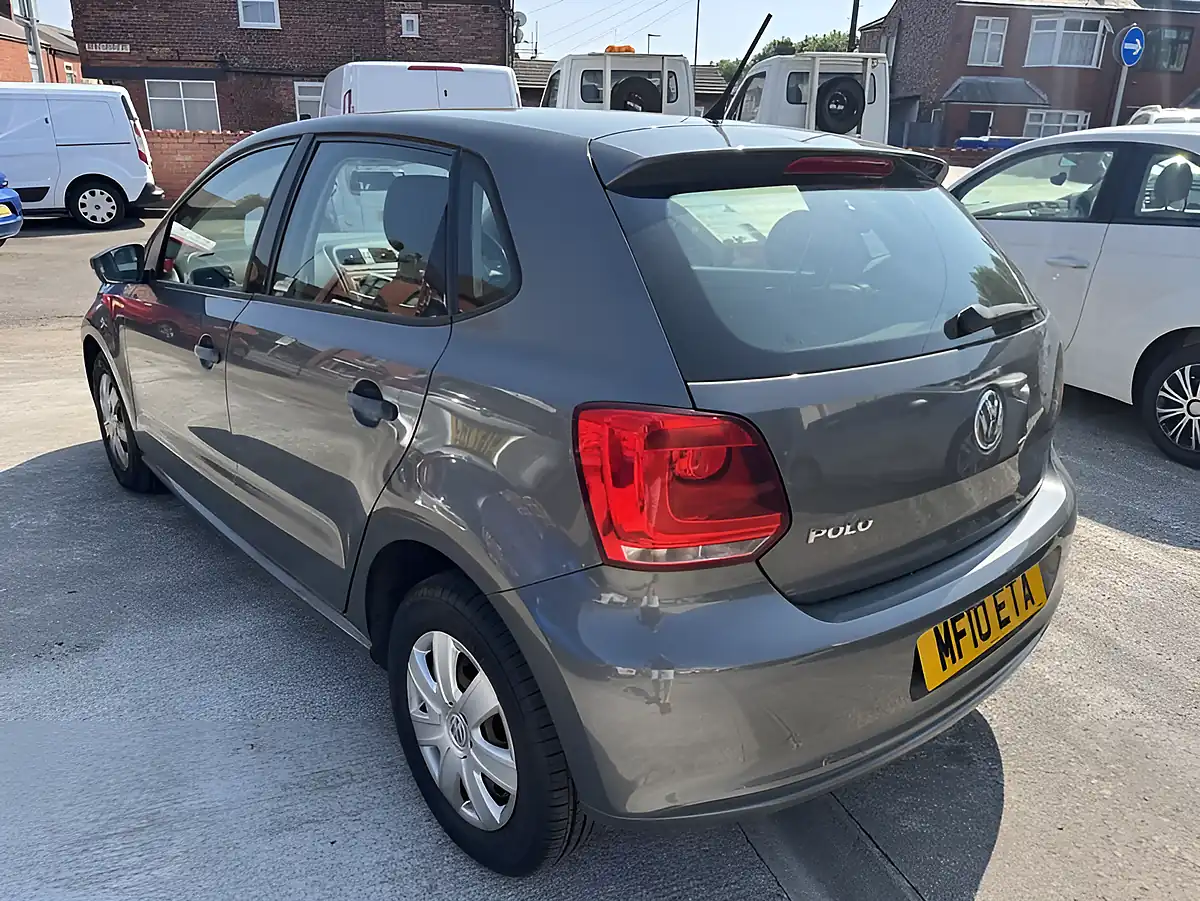 Used 2010 Volkswagen Polo S Nimbus Grey - Interior and Exterior details 9