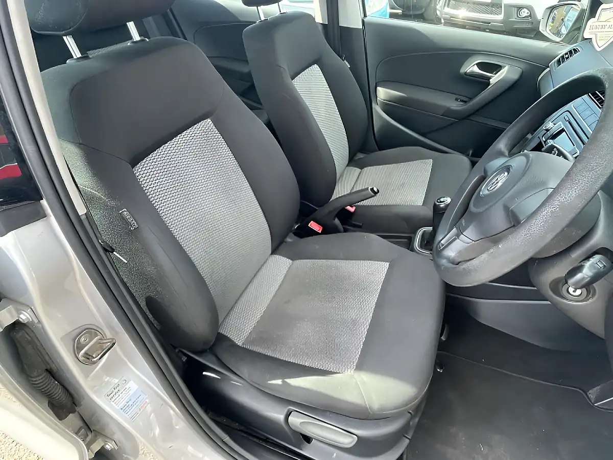 Used 2010 Volkswagen Polo S Silver - Interior and Exterior details 10