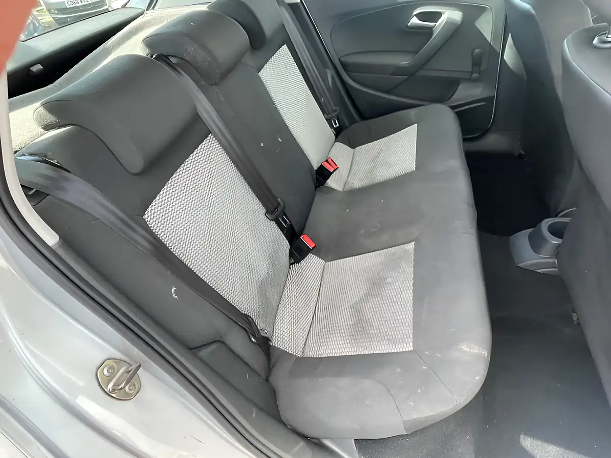 Used 2010 Volkswagen Polo S Silver - Interior and Exterior details 12