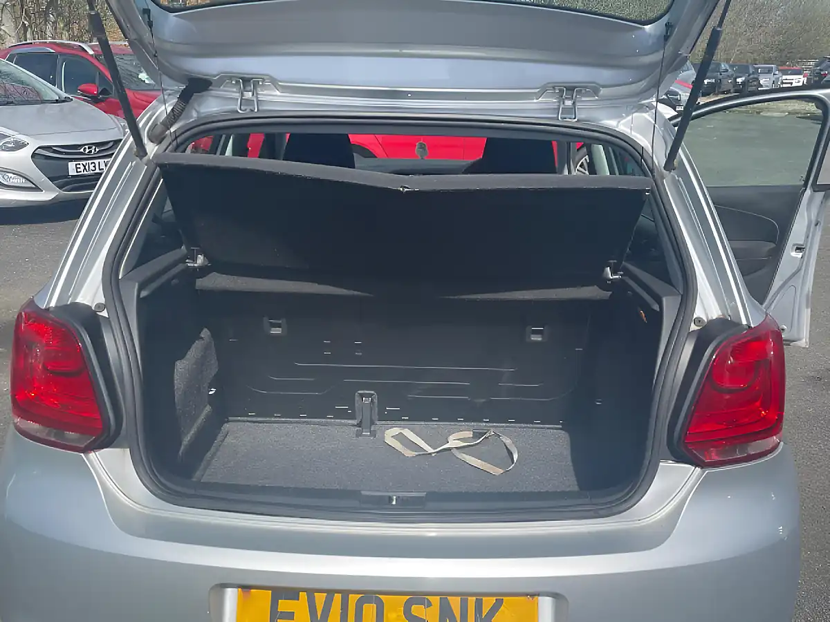 Used 2010 Volkswagen Polo S Silver - Interior and Exterior details 14