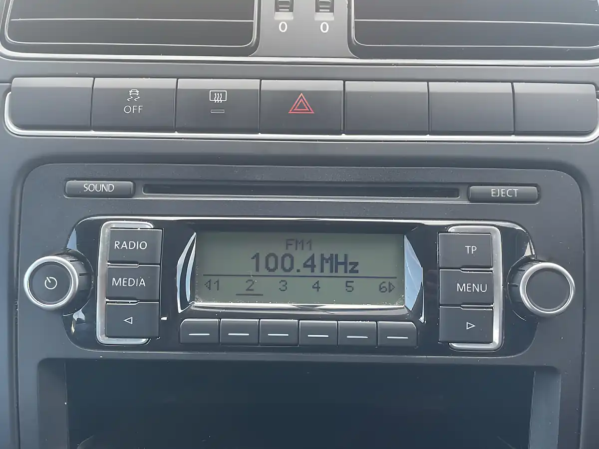 Used 2010 Volkswagen Polo S Silver - Interior and Exterior details 15