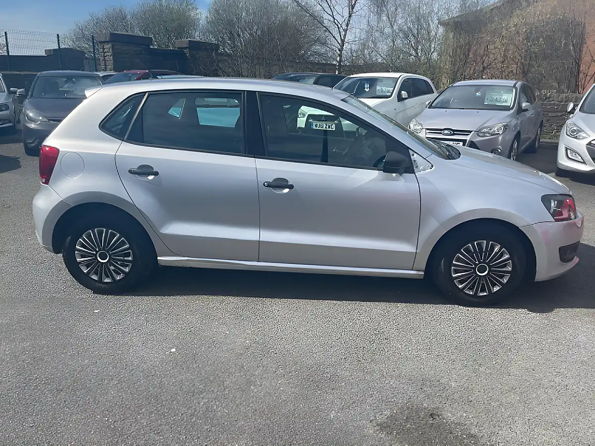 Used 2010 Volkswagen Polo S Silver - Interior and Exterior details 8