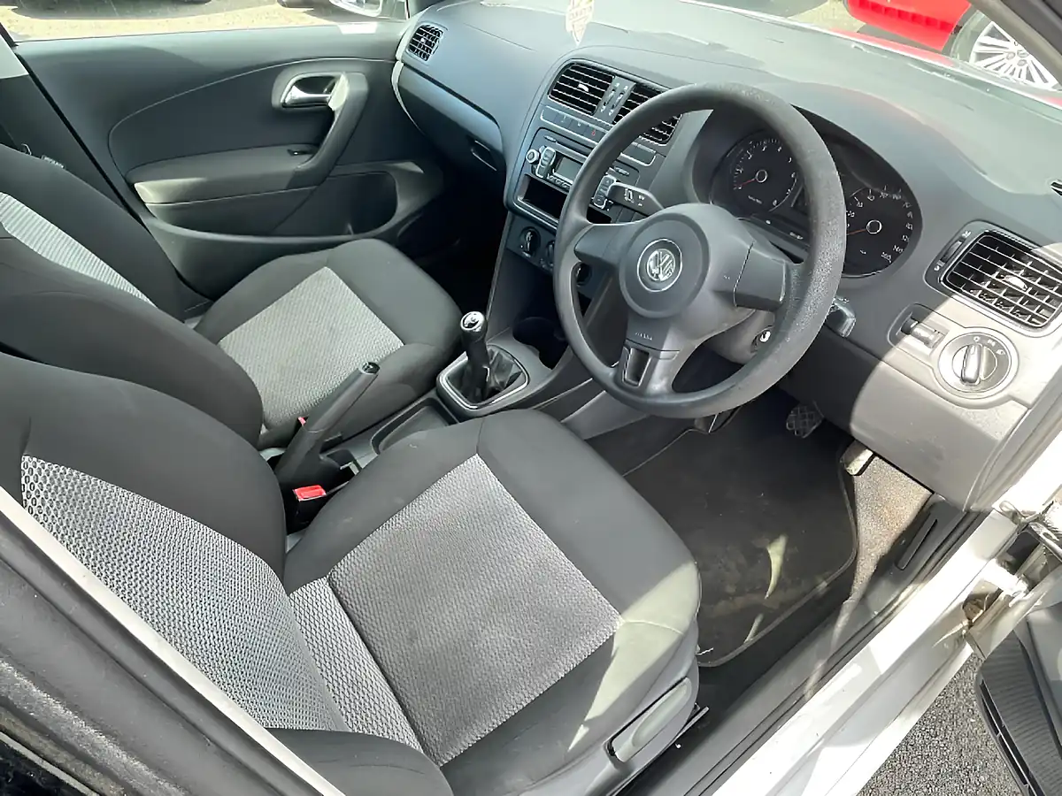 Used 2010 Volkswagen Polo S Silver - Interior and Exterior details 9