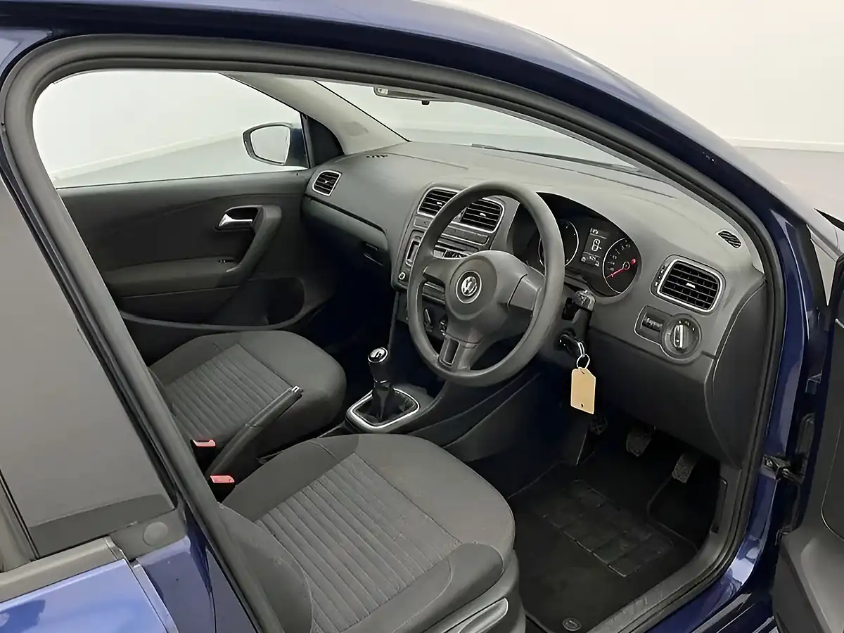 Used 2010 Volkswagen Polo Se Blue - Interior and Exterior details 6