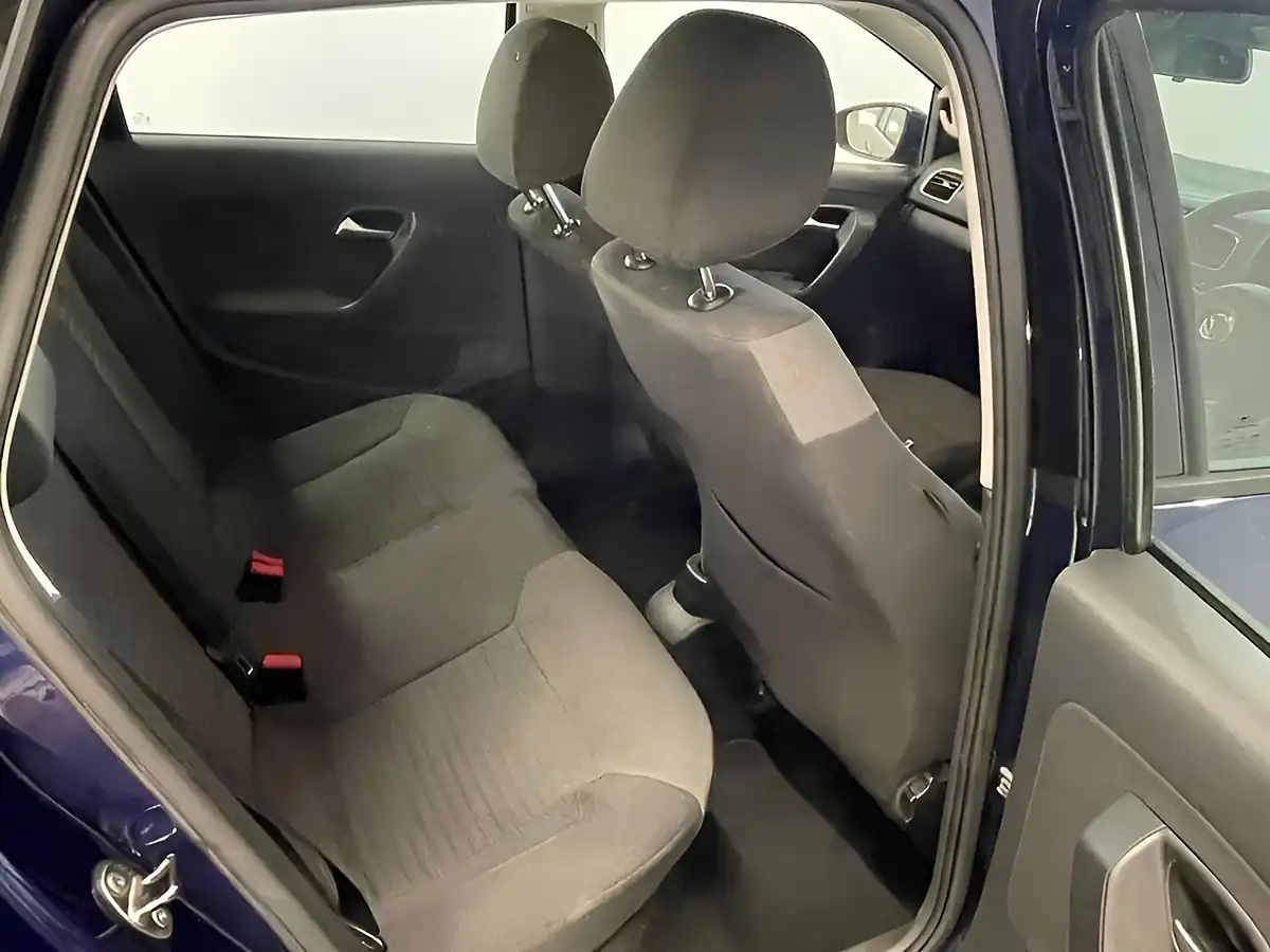 Used 2010 Volkswagen Polo Se Blue - Interior and Exterior details 7