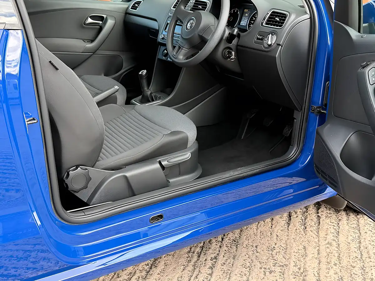Used 2010 Volkswagen Polo Se Blue - Interior and Exterior details 13
