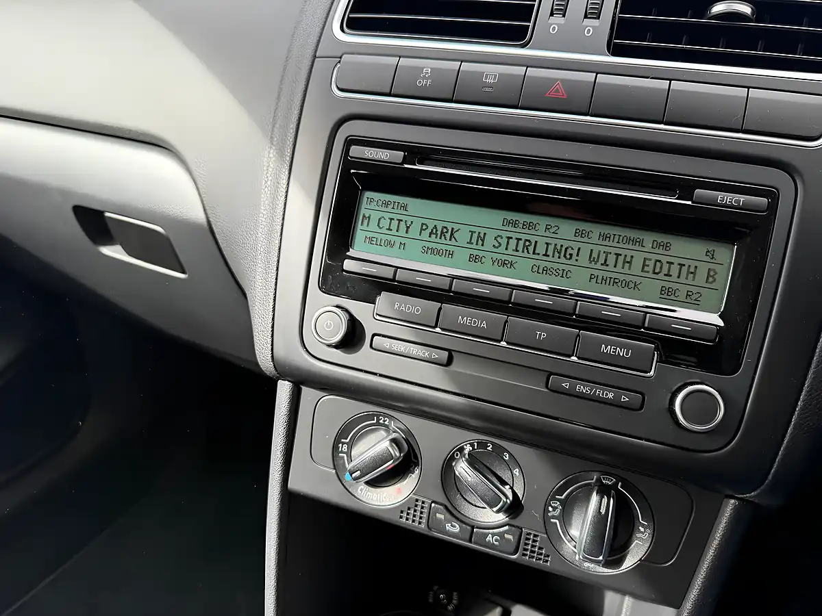 Used 2010 Volkswagen Polo Se Blue - Interior and Exterior details 16