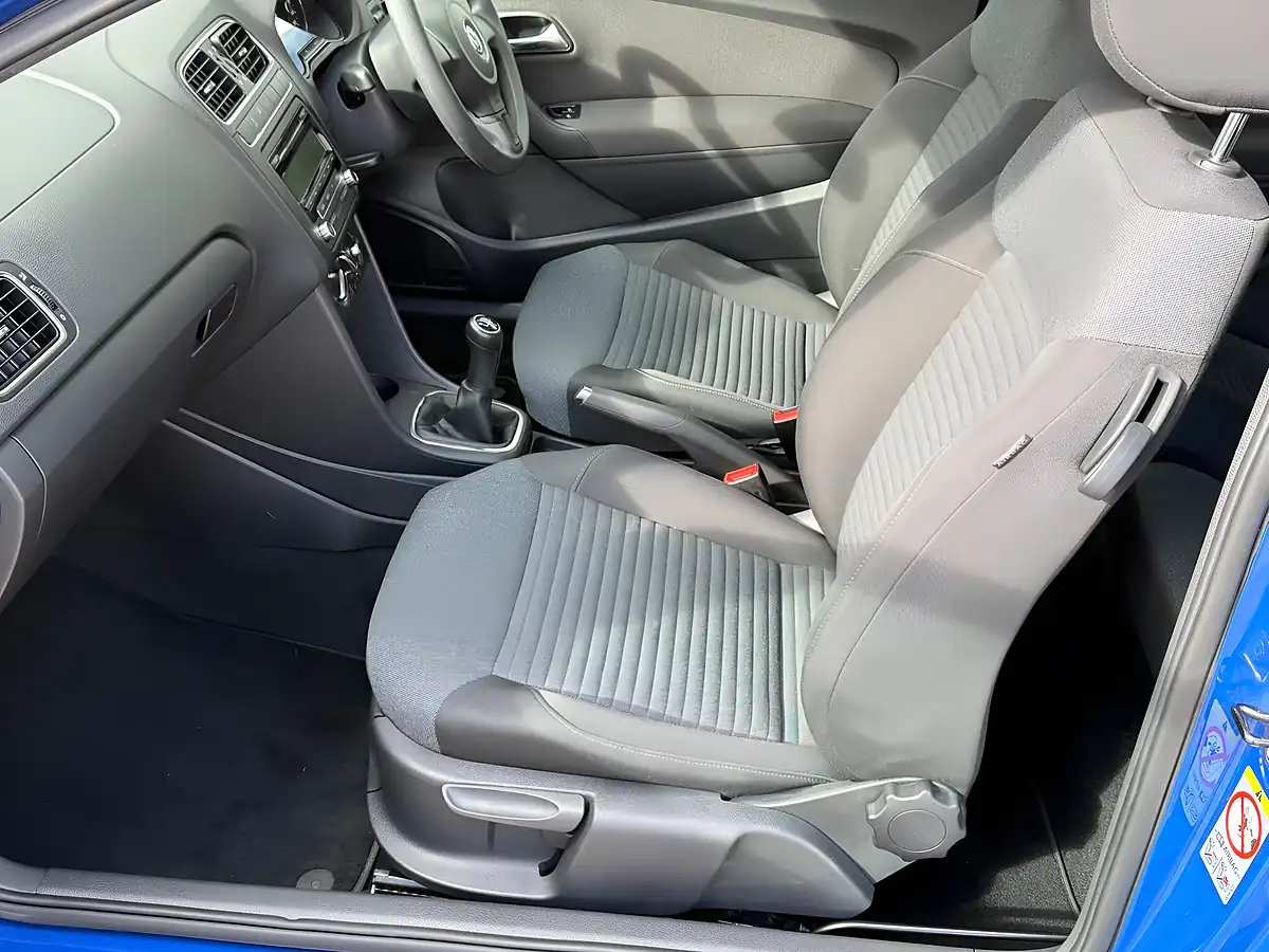 Used 2010 Volkswagen Polo Se Blue - Interior and Exterior details 17