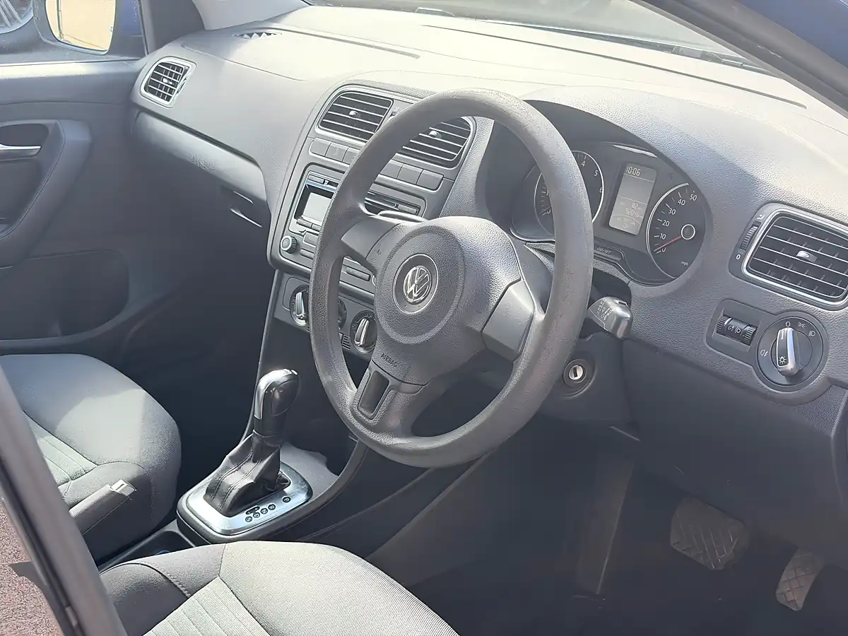 Used 2010 Volkswagen Polo Se Blue - Interior and Exterior details 12