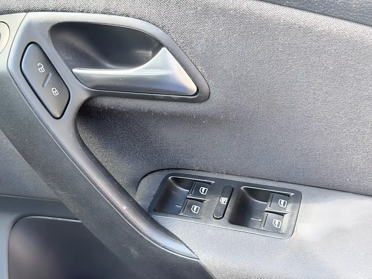 Used 2010 Volkswagen Polo Se Blue - Interior and Exterior details 13