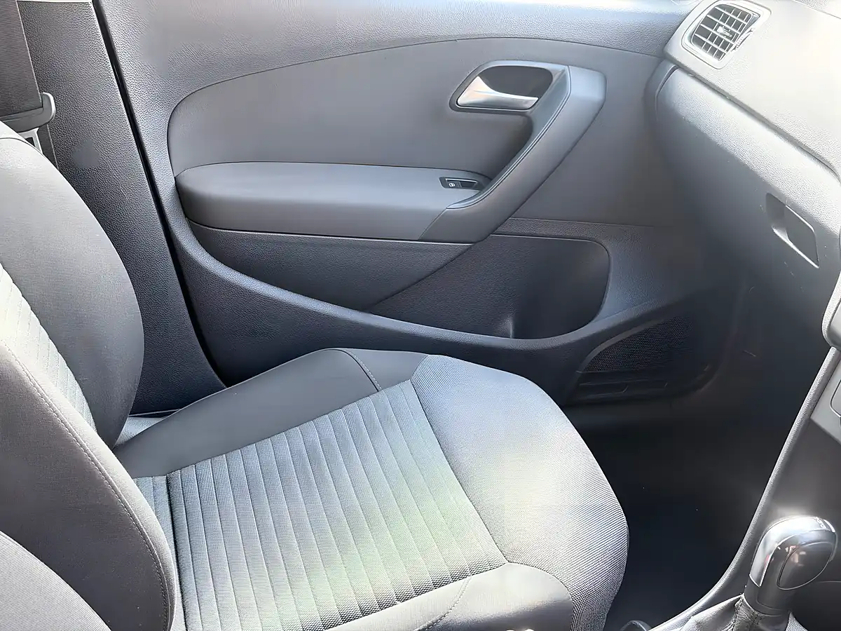 Used 2010 Volkswagen Polo Se Blue - Interior and Exterior details 19