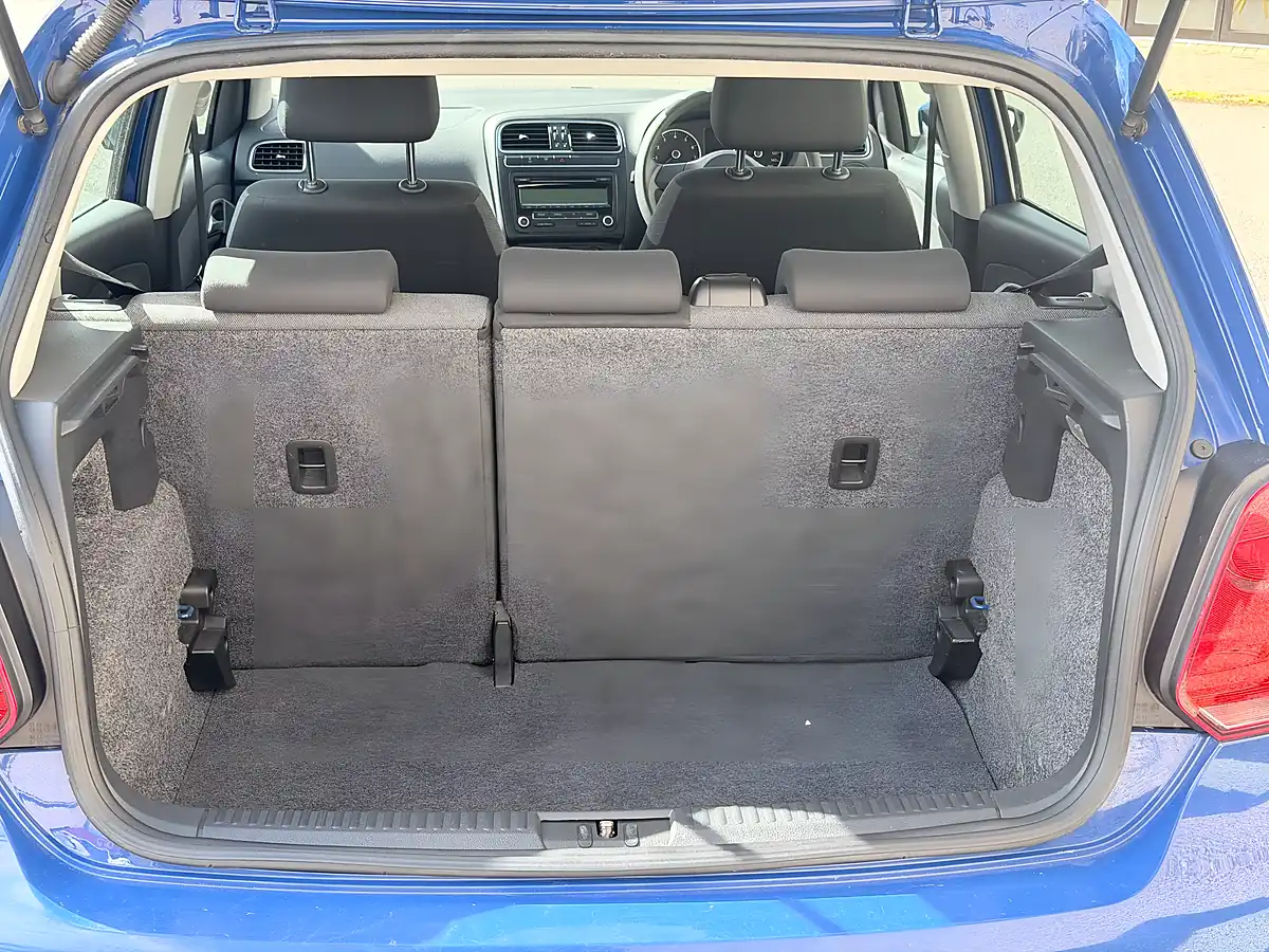 Used 2010 Volkswagen Polo Se Blue - Interior and Exterior details 8