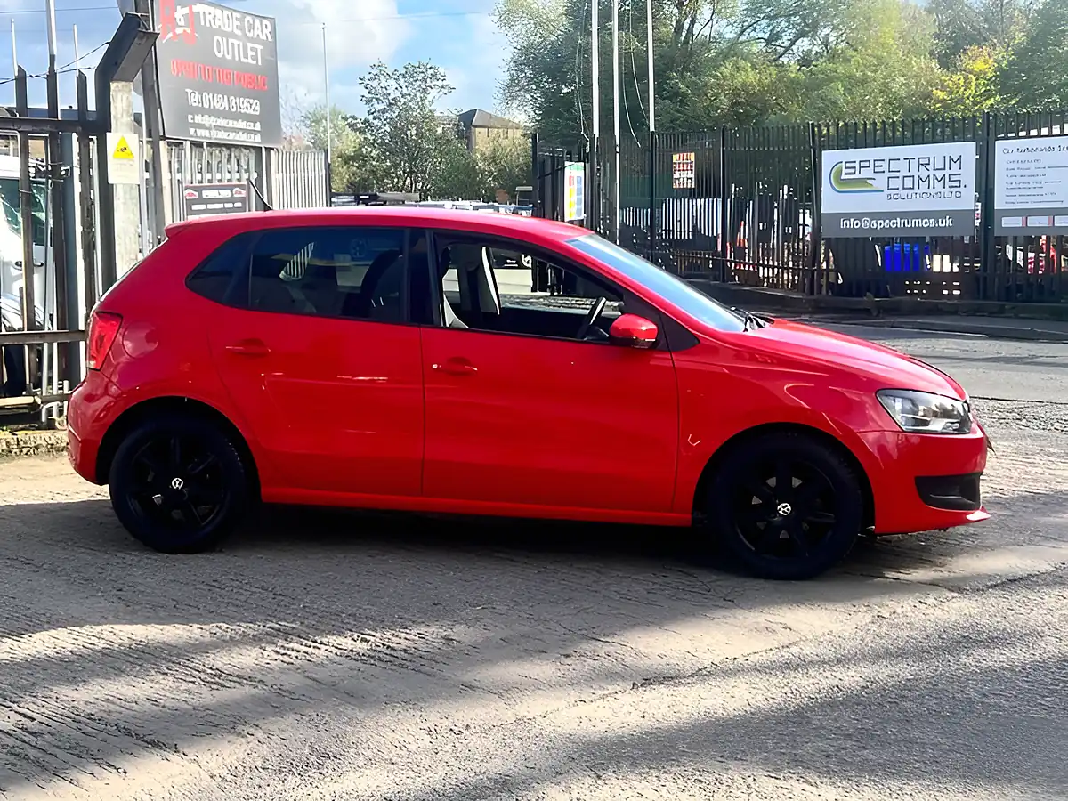Used 2010 Volkswagen Polo Se Red - Interior and Exterior details 9