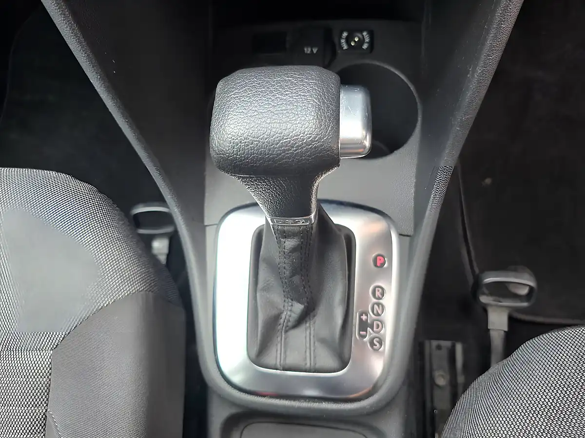 Used 2010 Volkswagen Polo Se Silver - Interior and Exterior details 12