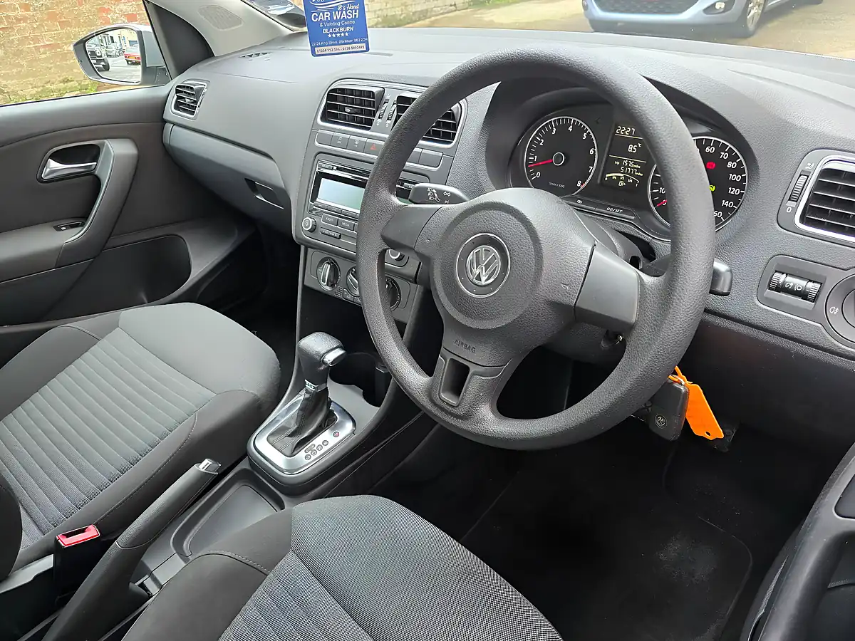 Used 2010 Volkswagen Polo Se Silver - Interior and Exterior details 13