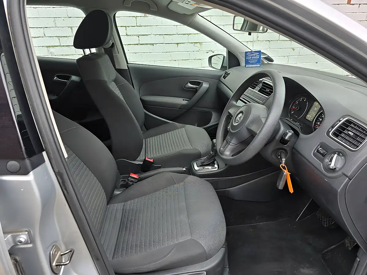 Used 2010 Volkswagen Polo Se Silver - Interior and Exterior details 14