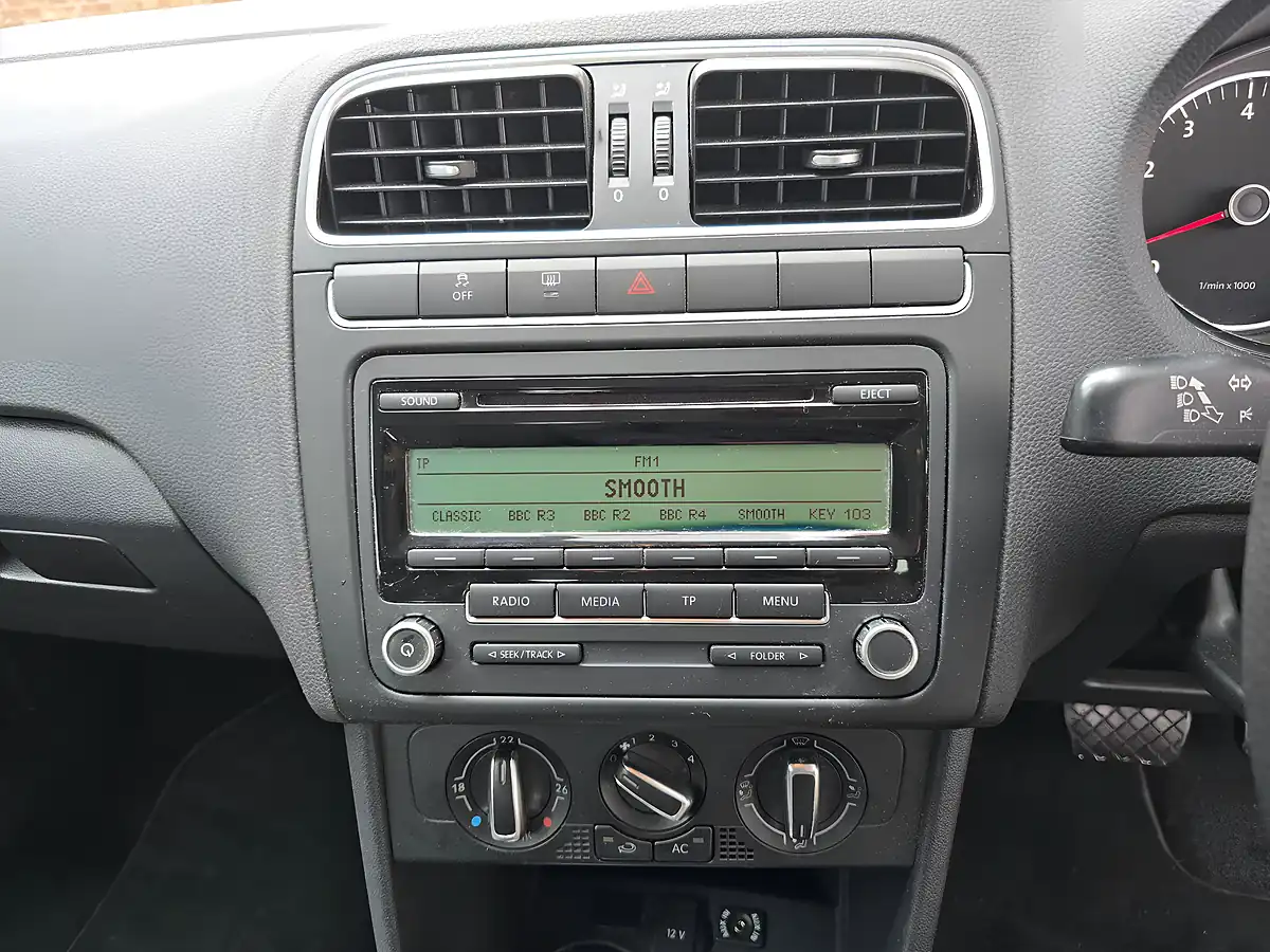 Used 2010 Volkswagen Polo Se Silver - Interior and Exterior details 17