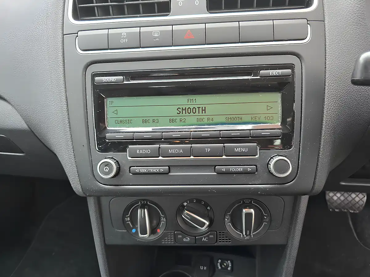 Used 2010 Volkswagen Polo Se Silver - Interior and Exterior details 18