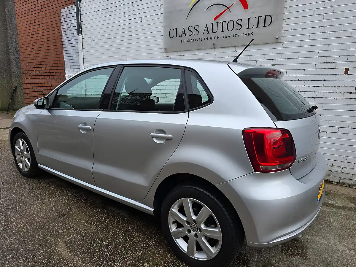 Used 2010 Volkswagen Polo Se Silver - Interior and Exterior details 4