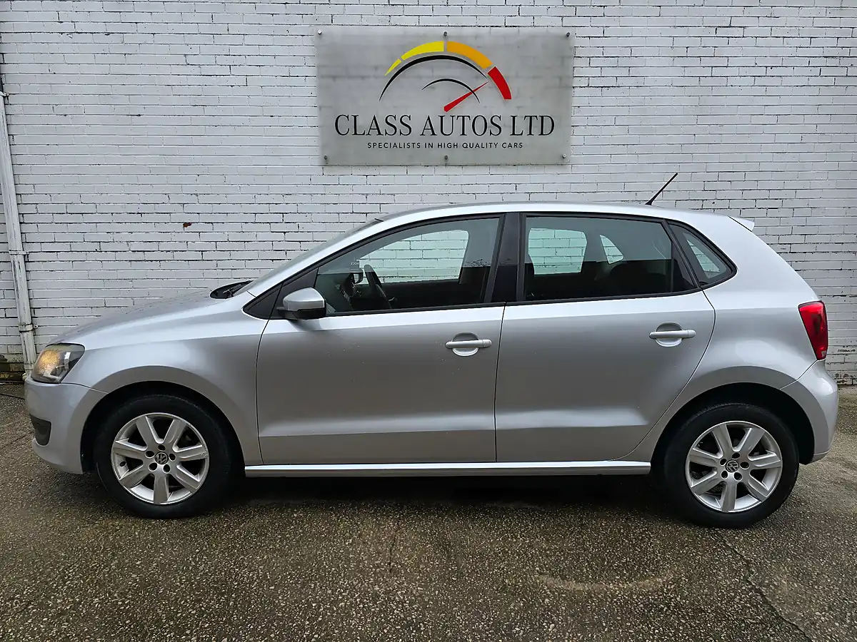 Used 2010 Volkswagen Polo Se Silver - Interior and Exterior details 8
