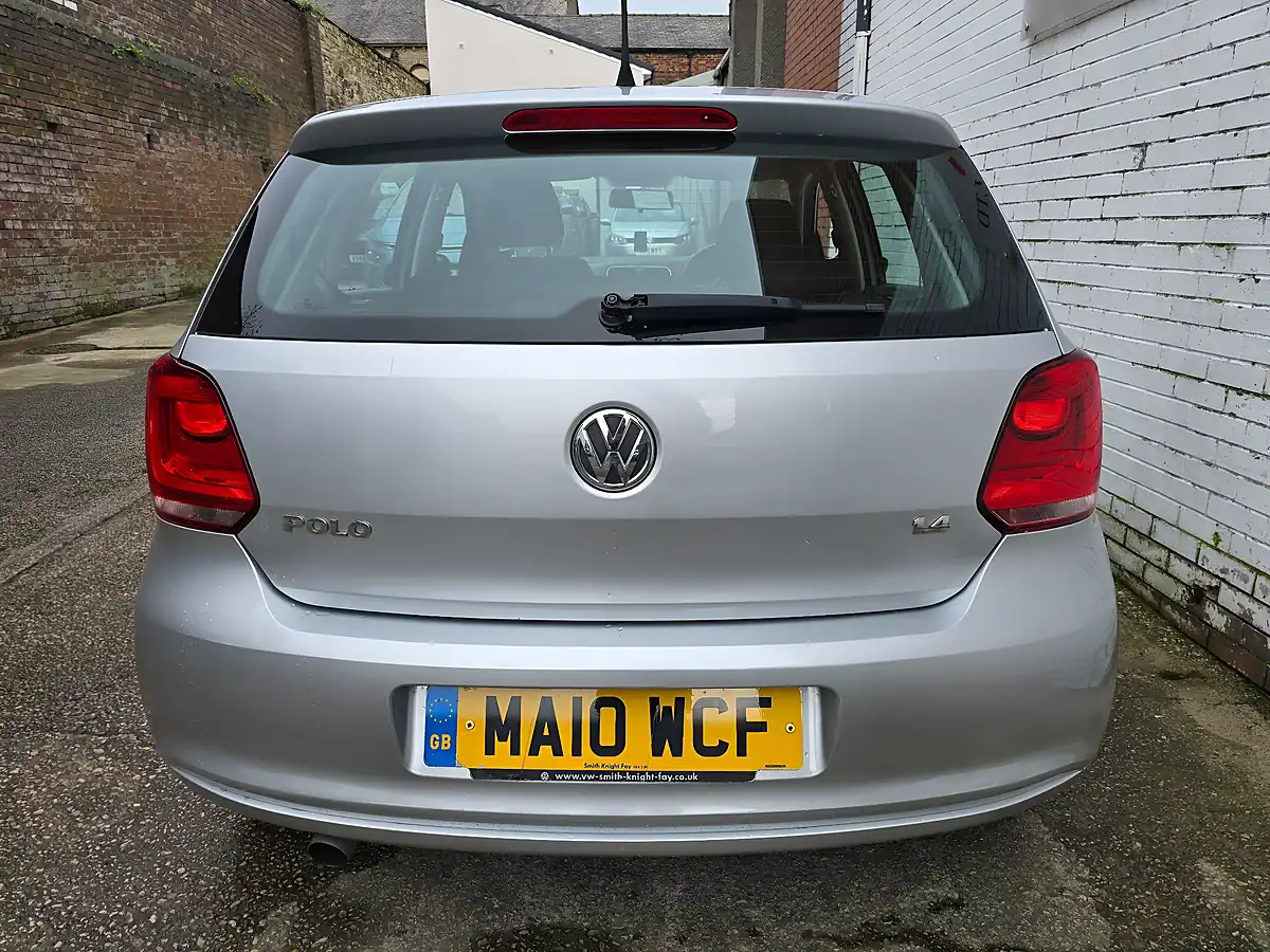 Used 2010 Volkswagen Polo Se Silver - Interior and Exterior details 9