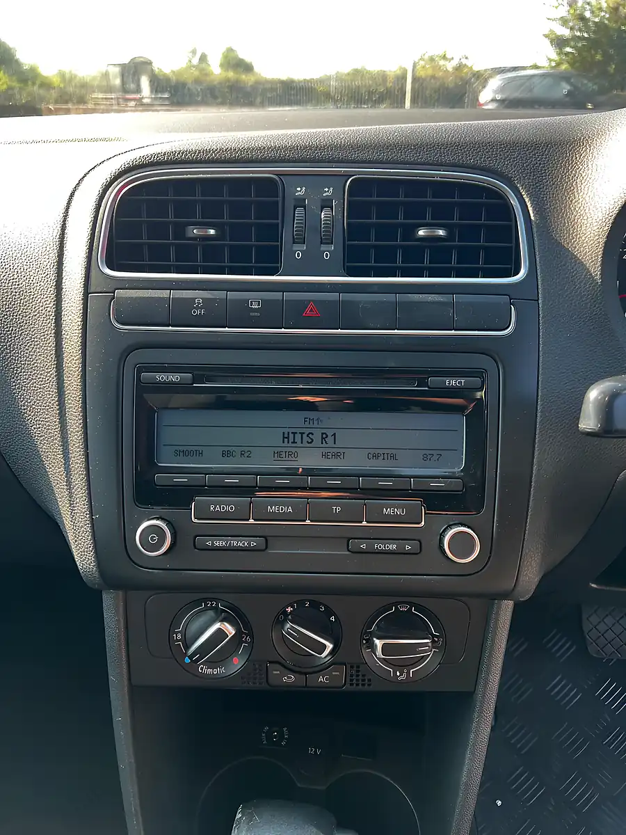 Used 2010 Volkswagen Polo Se Silver - Interior and Exterior details 12
