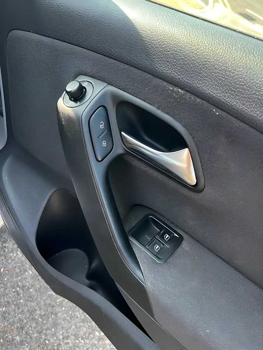 Used 2010 Volkswagen Polo Se Silver - Interior and Exterior details 17